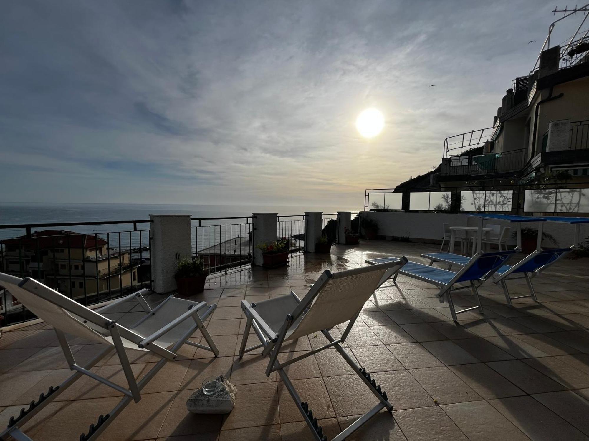 Sunflower Terrazza Panoramica เลวานโต ภายนอก รูปภาพ