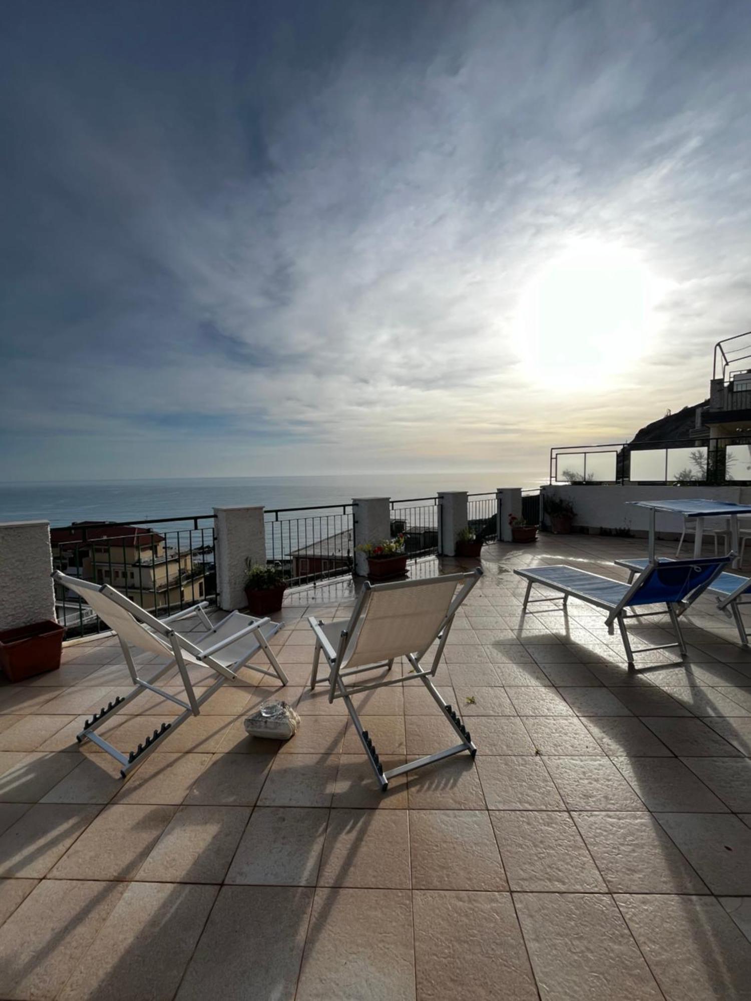 Sunflower Terrazza Panoramica เลวานโต ภายนอก รูปภาพ